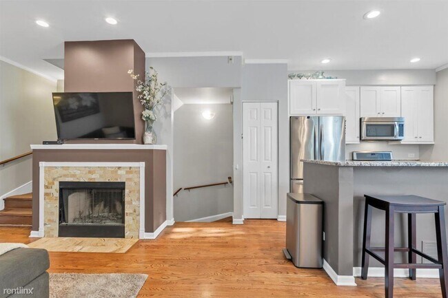 Building Photo - 1 br, 2 bath Townhome - 1250 South Federal...