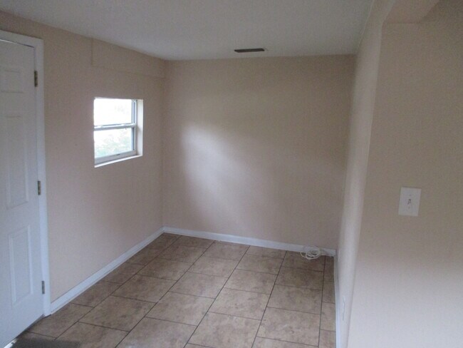 Foto del edificio - 4464 43rd Ave N St. Petersburg, FL 33714 W...