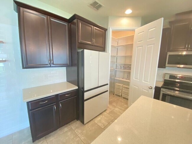 Foto del edificio - 8433 Corkfield Ave