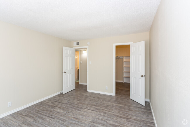 1BR 1BA - 660 SF - Cornerstone Village