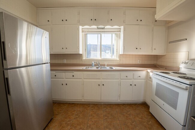 Building Photo - 2572 N 66th St