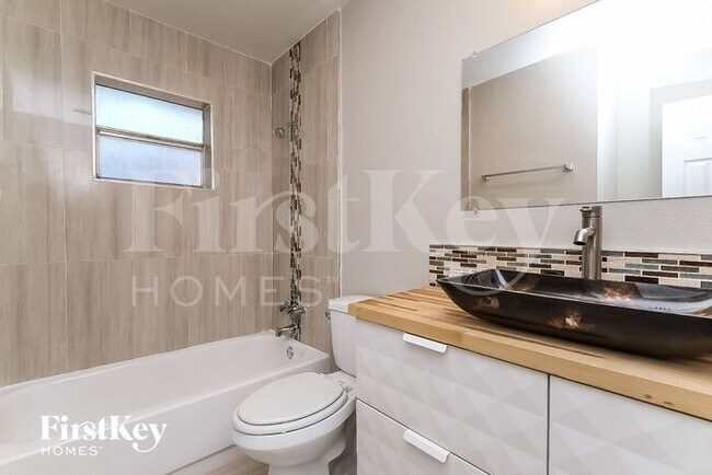 Foto del edificio - 1418 Stonehaven Way