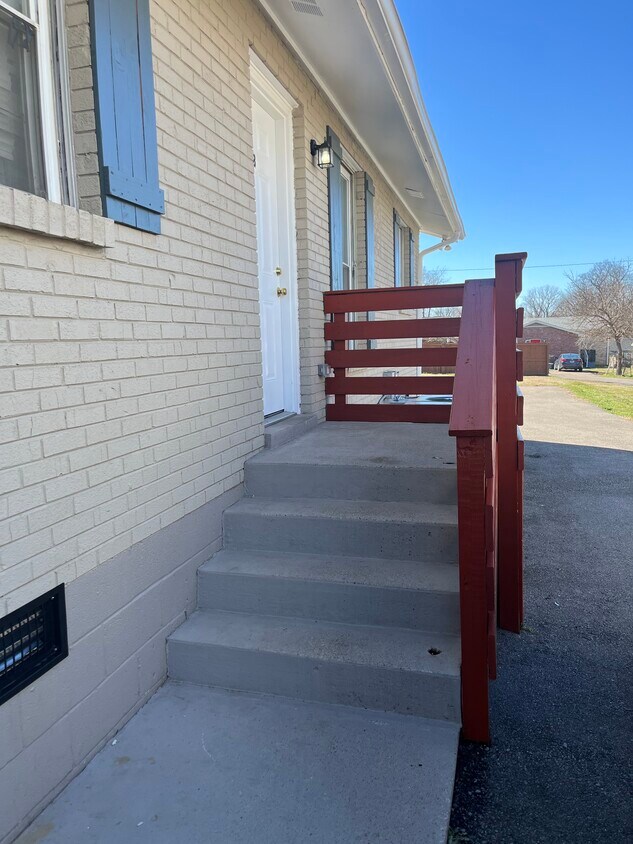 1711 23rd Ave N Unit Duplex, Nashville, TN 37208 Apartments in