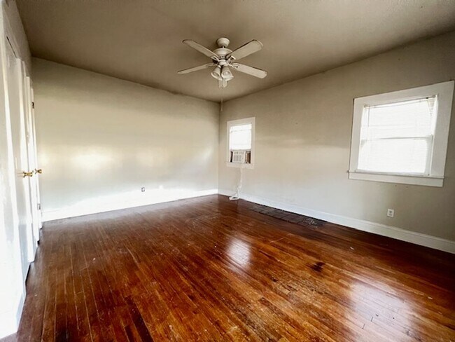 Photo - 625 W. Hickory Apartment