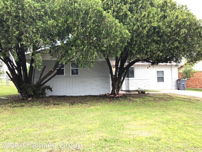 Building Photo - 3 br, 1 bath House - 16 NW 53rd St.
