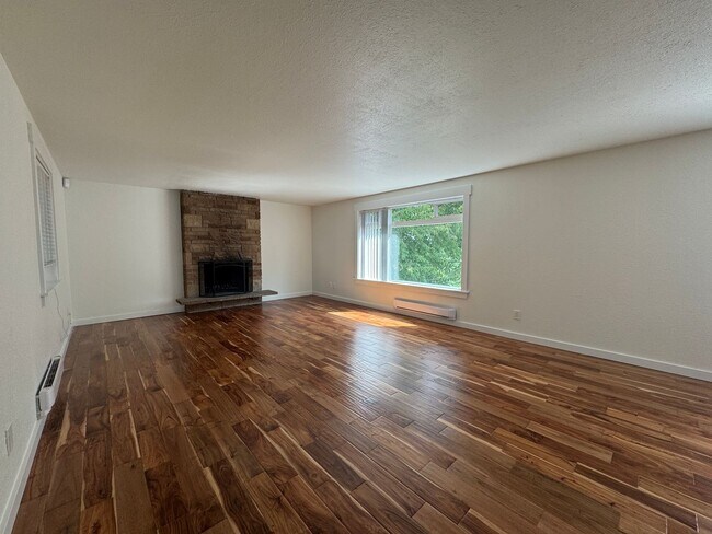 Foto del edificio - 2-Bedroom, 1-Bath Home with Spacious Layou...