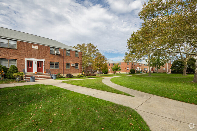 Building Photo - Clearview Gardens