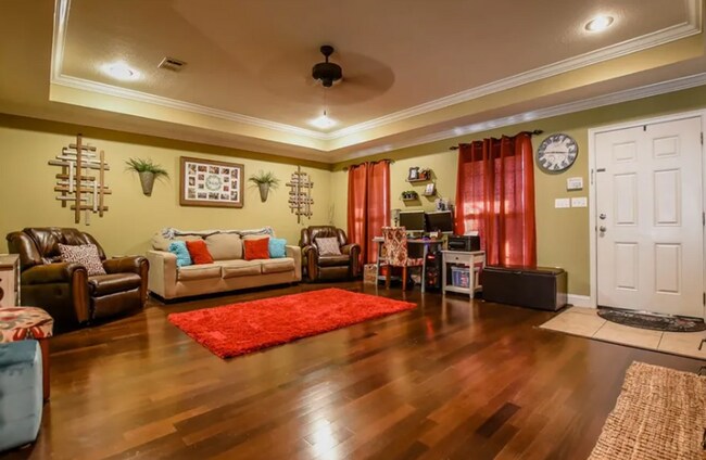 Foto del edificio - Spacious 3-Bedroom Home with Modern Amenit...