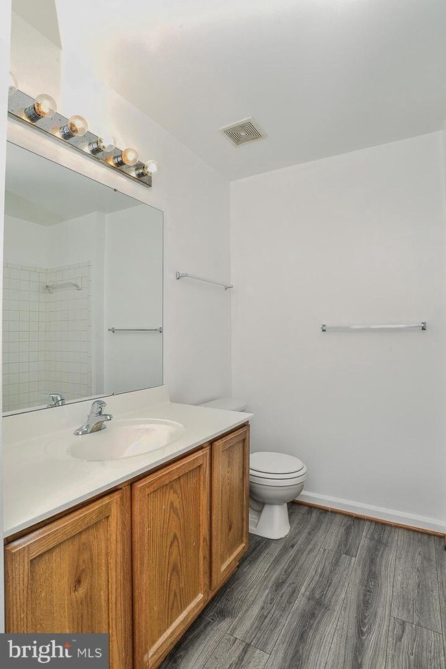 Foto del edificio - 8067 Horseshoe Cottage Cir