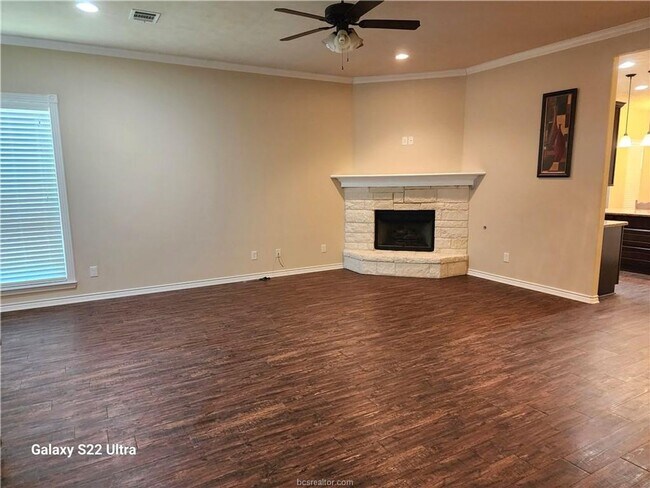 Building Photo - 4 Bedroom, 2 Bath in Dove Crossing Subdivi...