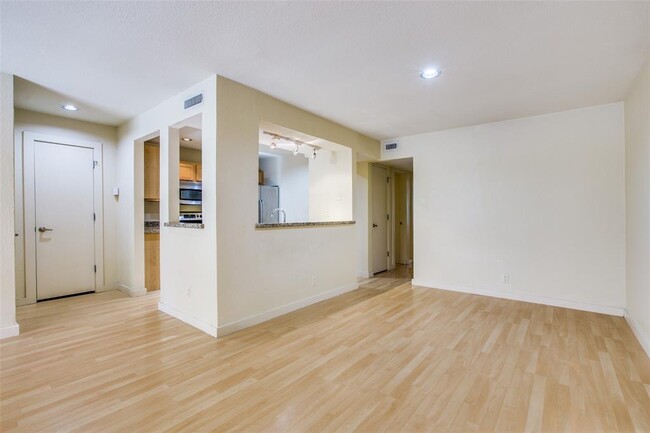 Foto del edificio - 4777 Cedar Springs Rd