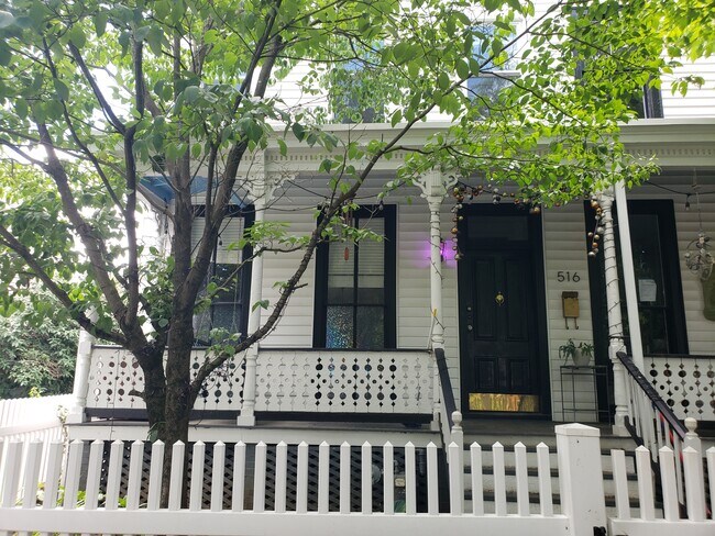 Foto del edificio - 516 S Laurel St