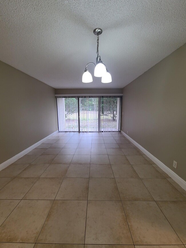 Building Photo - 1601 Windorah Way