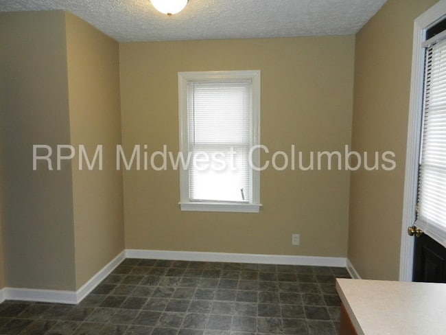Building Photo - 175 Woodcliff Dr