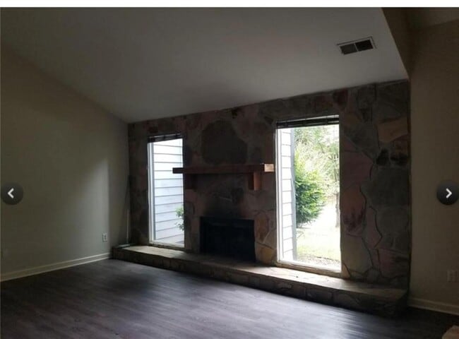 Building Photo - 235 Heathersett Dr SW