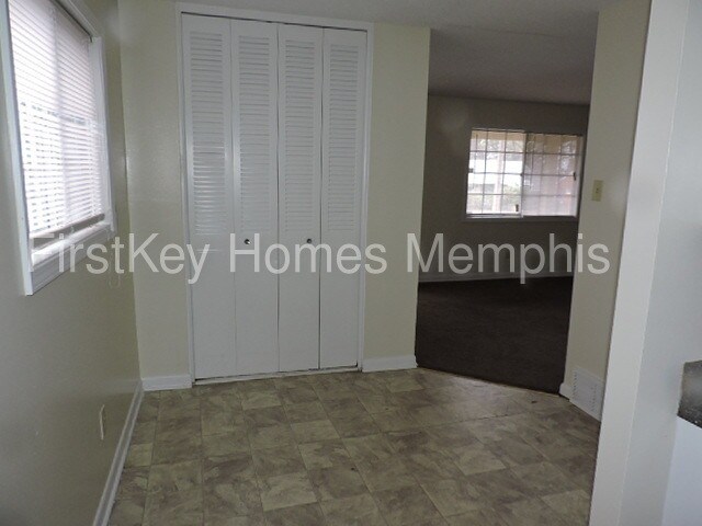 Building Photo - 4073 Cottonwood Rd