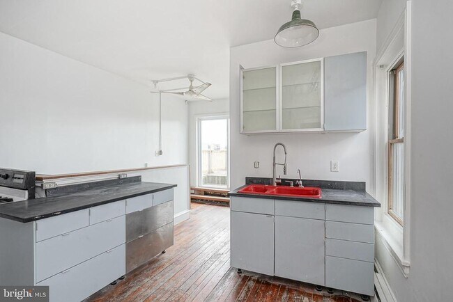 Building Photo - 1523 N 27th St