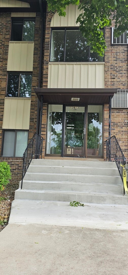 Foto del edificio - 13913 Laramie Ave