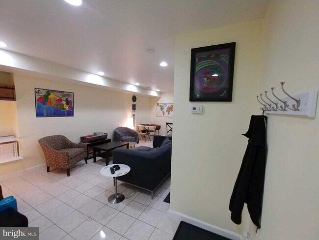 Foto del edificio - 3618 Rock Creek Church Rd NW