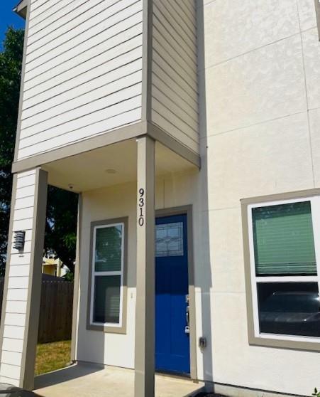 Building Photo - 9310 Coffee St