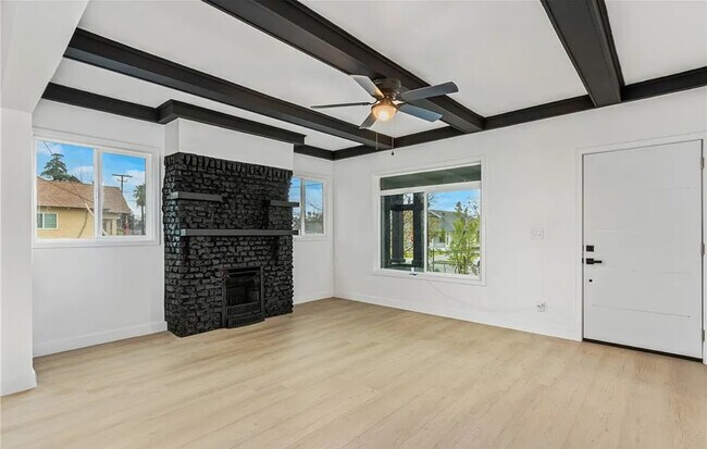 Foto del edificio - 358 W 11th St