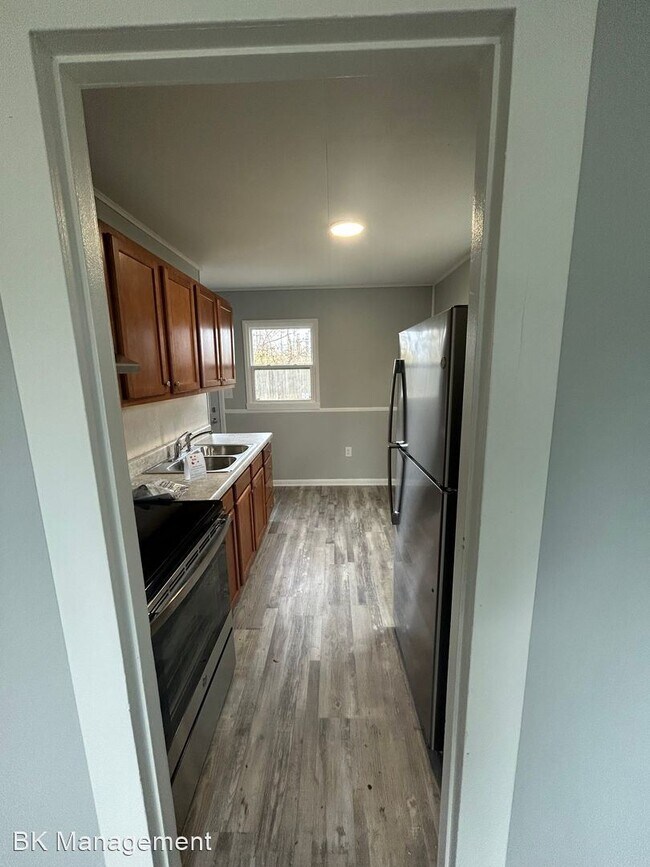 Building Photo - 3 br, 1 bath House - 2170 Ulen Lane