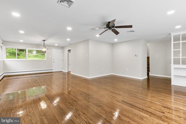Building Photo - 420 Cassatt Rd