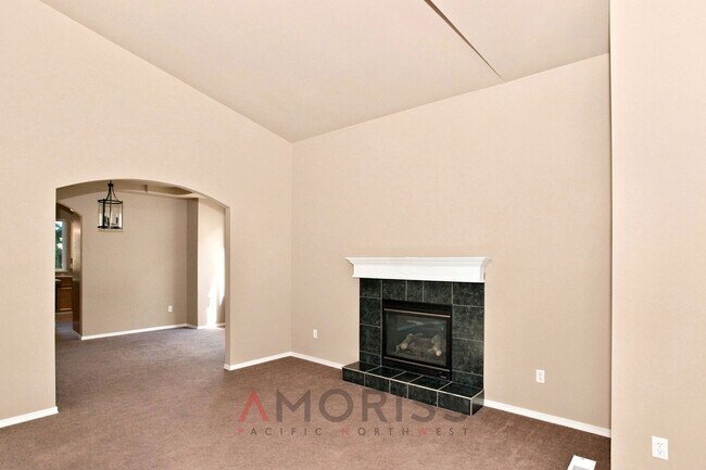 Foto del edificio - Spacious 4bd - 2.5ba Bonney Lake Home on Quiet Cul-de-Sac