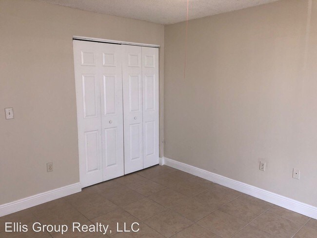 Building Photo - 2 br, 1 bath House - 1851 Caralee Blvd. #3