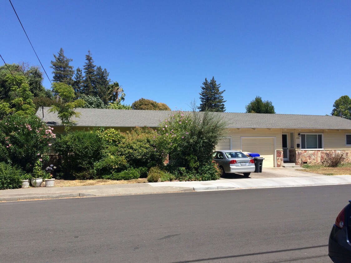 Primary Photo - 2730 Sonoma St