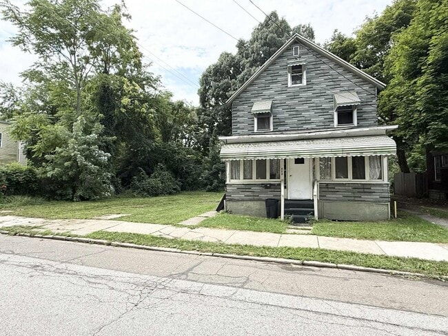 Building Photo - 820 Ash St