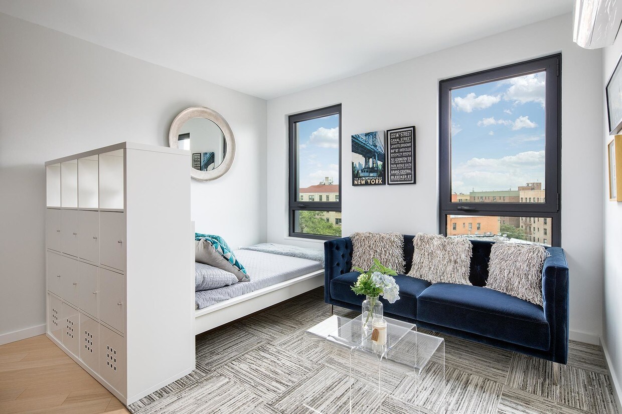 Foto principal - 37-46 72nd Street