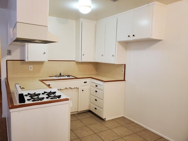 Building Photo - Nice and Cozy 2 BD 1.5 BA Sacramento Home