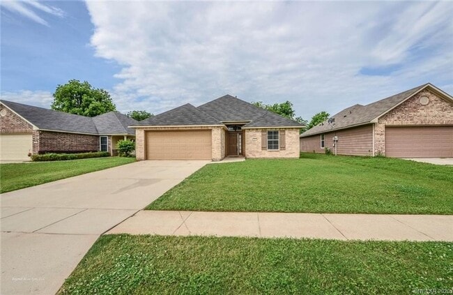 Building Photo - Savannah Place 3 Bed 2 Bath