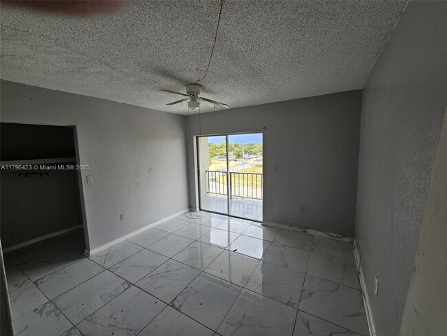 Building Photo - 5100 SW 41st St