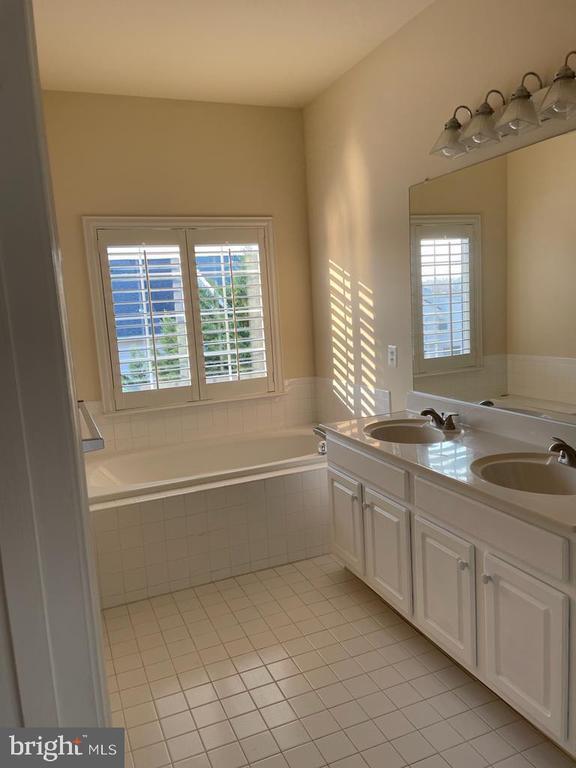 Building Photo - 9700 Kennoway Ct