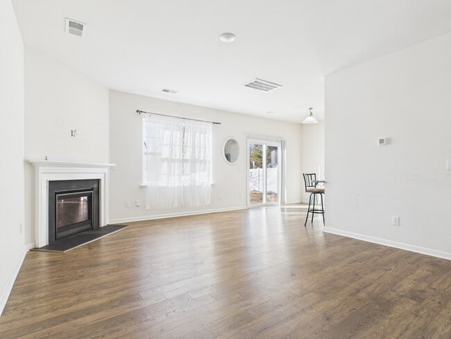 Photo - 2032 Highland Knoll Dr House