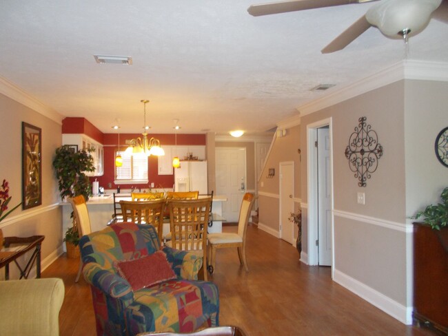 Building Photo - 2BR/2BA Fully Furnished Townhome for Rent ...