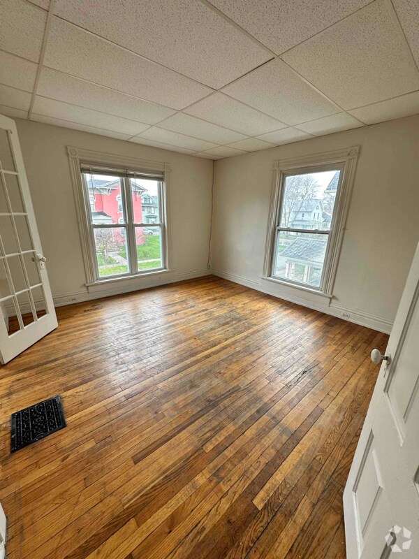 Downtown Bay City Apartments for Rent with Hardwood Floors Bay City