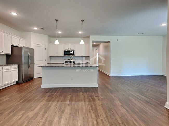 Building Photo - 267 Banyan Frst Dr