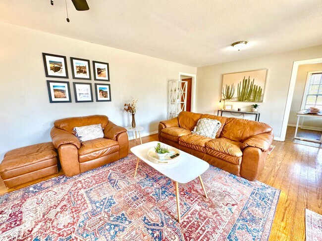 Foto del edificio - Blue Wall Oasis Mid-Term Rental 2/1 with a full basement