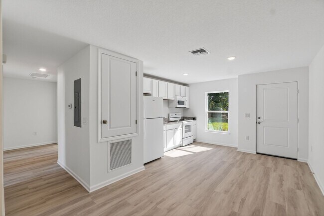 Building Photo - 209 Orange Ave