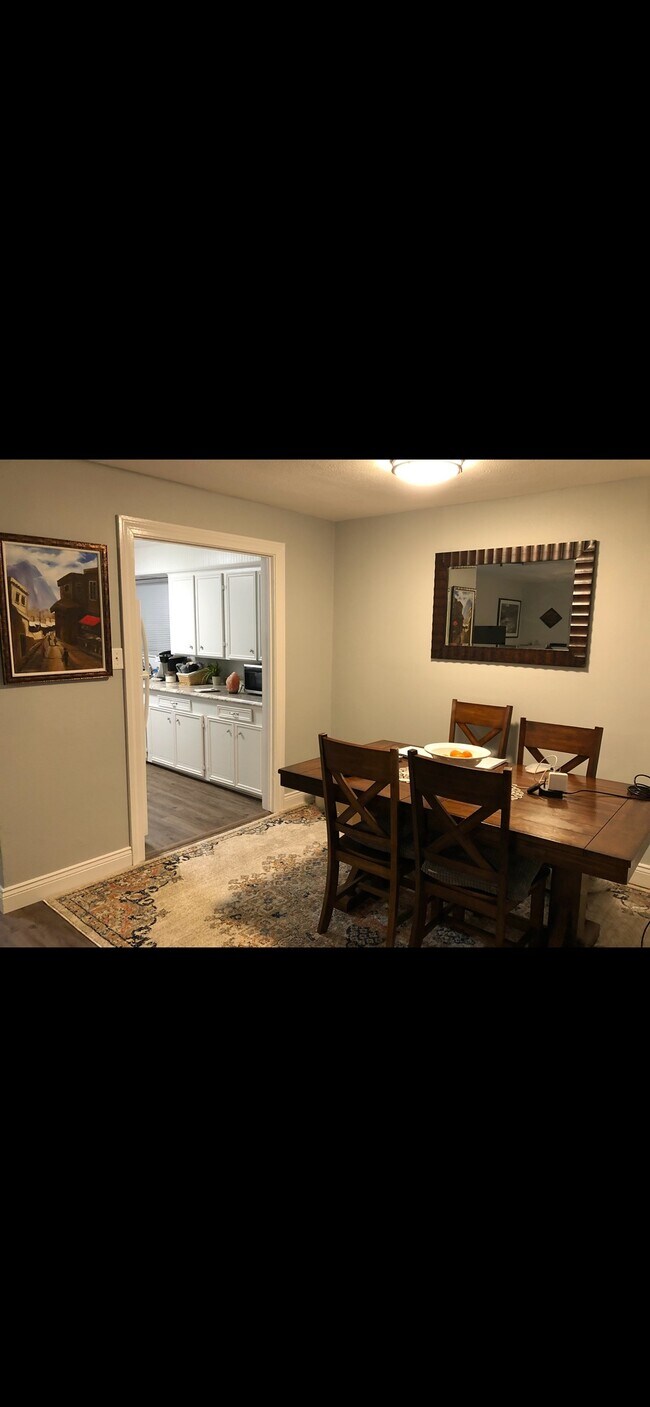 Foto del edificio - 205 Glen Ellen Dr