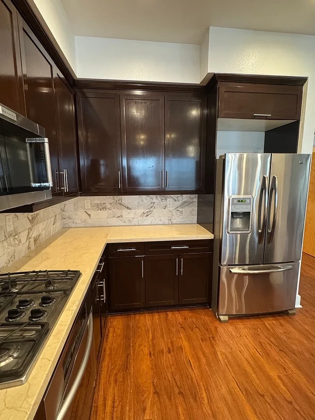 Building Photo - 395 E 4th St