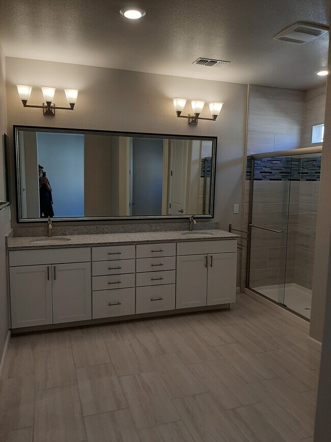 Foto del edificio - 5542 Kennedy Pl