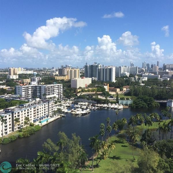 Foto del edificio - 1861 NW S River Dr