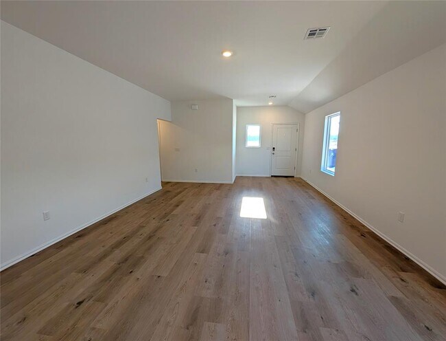 Foto del edificio - 3301 Little Creek Dr