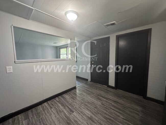 Foto del edificio - 1224-D Marion-