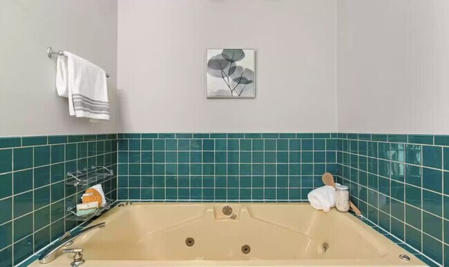 Building Photo - 7059 Lansdowne