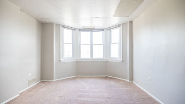 Interior Photo - 1500 Fallowfield Ave